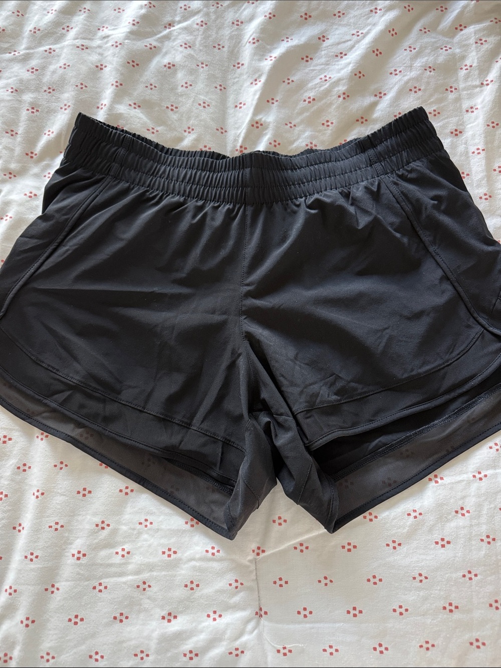 Athleta Mesh Racer Run 4in short. Black